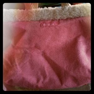 New without tags cute pink purse with furr.